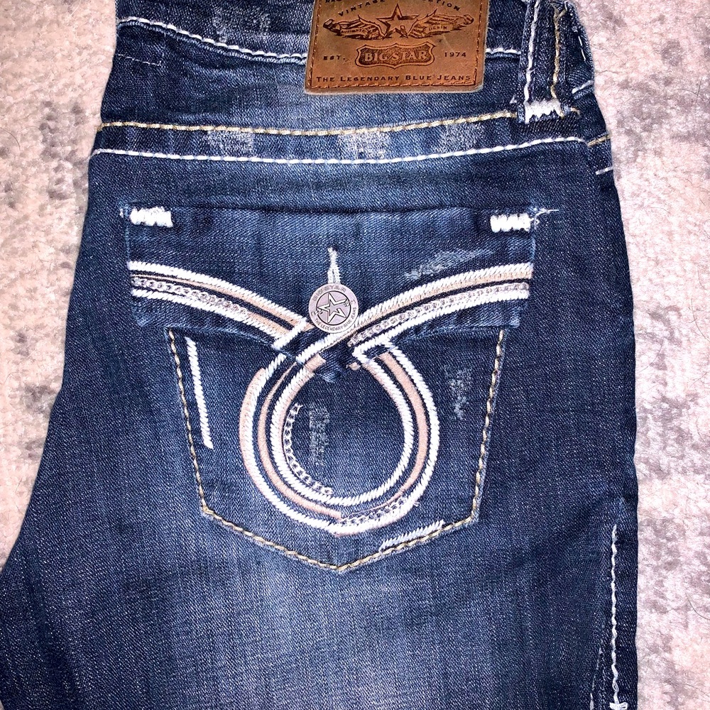 Big Star boot cut size 28R. Gently worn and in great condition.